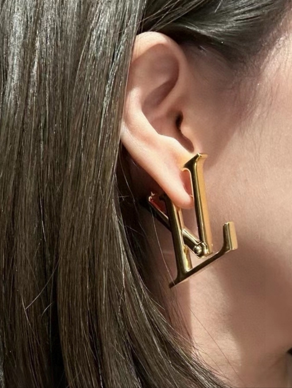 LUXURY brand Gold Initial Earrings (gwp)👌🔥🩷💋💥✨️Comes W/Gift🎁